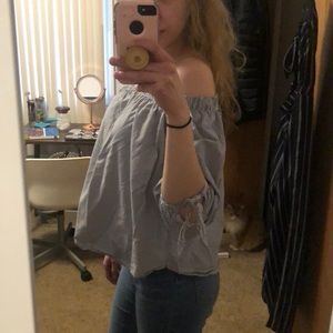 Off the shoulder Abercrombie and Fitch top ✨